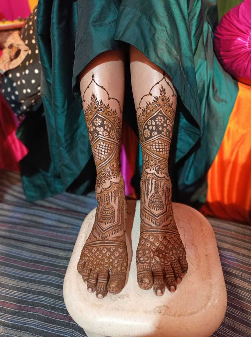 Bridal leg mehndi with jhumka and lotus detailing on both feet